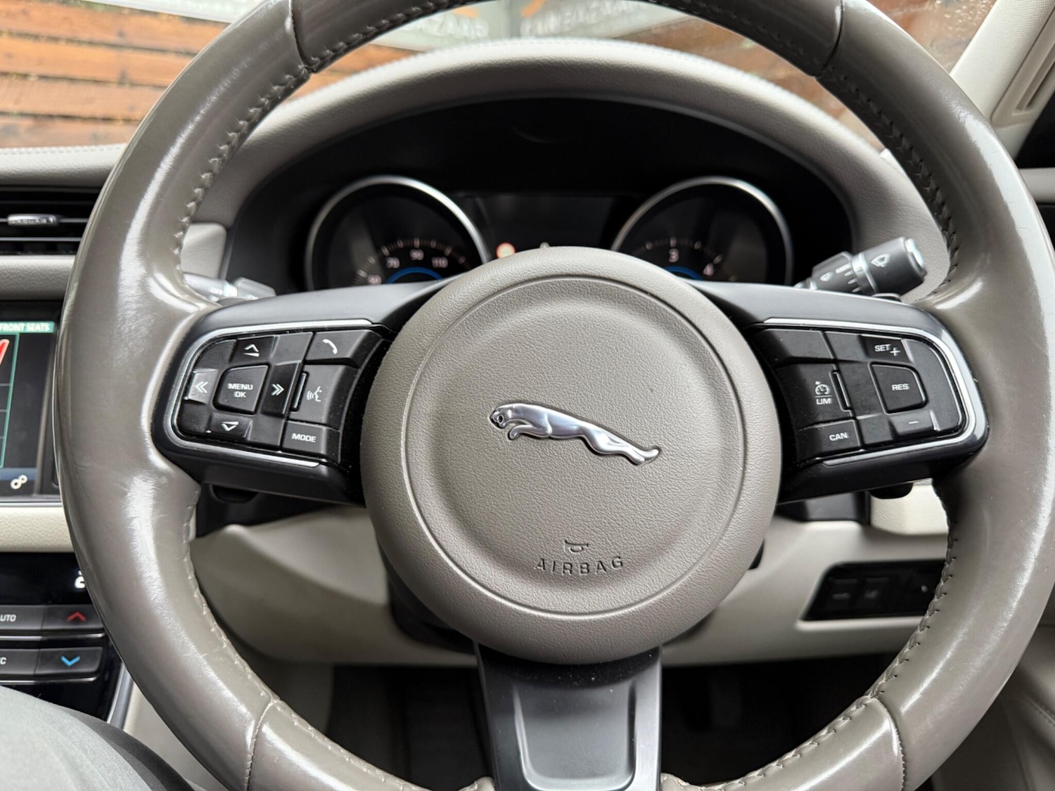 Used Jaguar XF 2016 for sale - 76632969: Photo 44