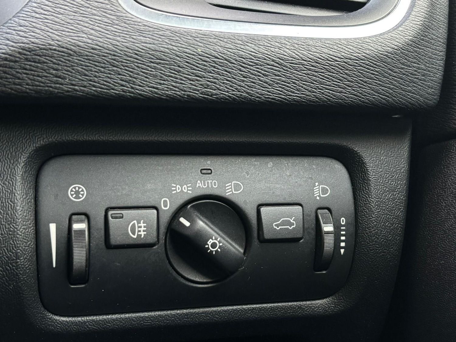 Used Volvo V40 2013 for sale - 77053935: Photo 29