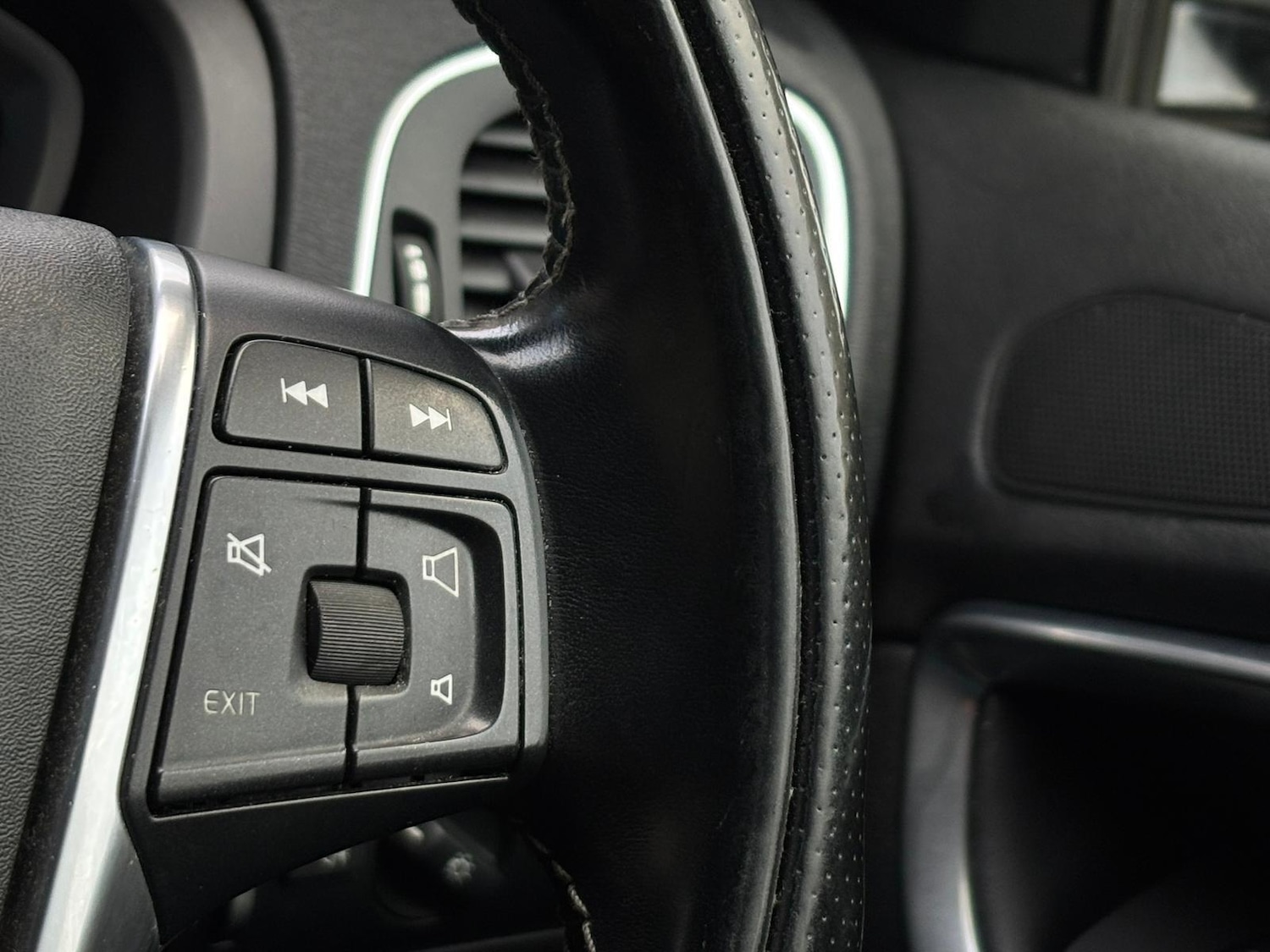 Used Volvo V40 2013 for sale - 77053935: Photo 32