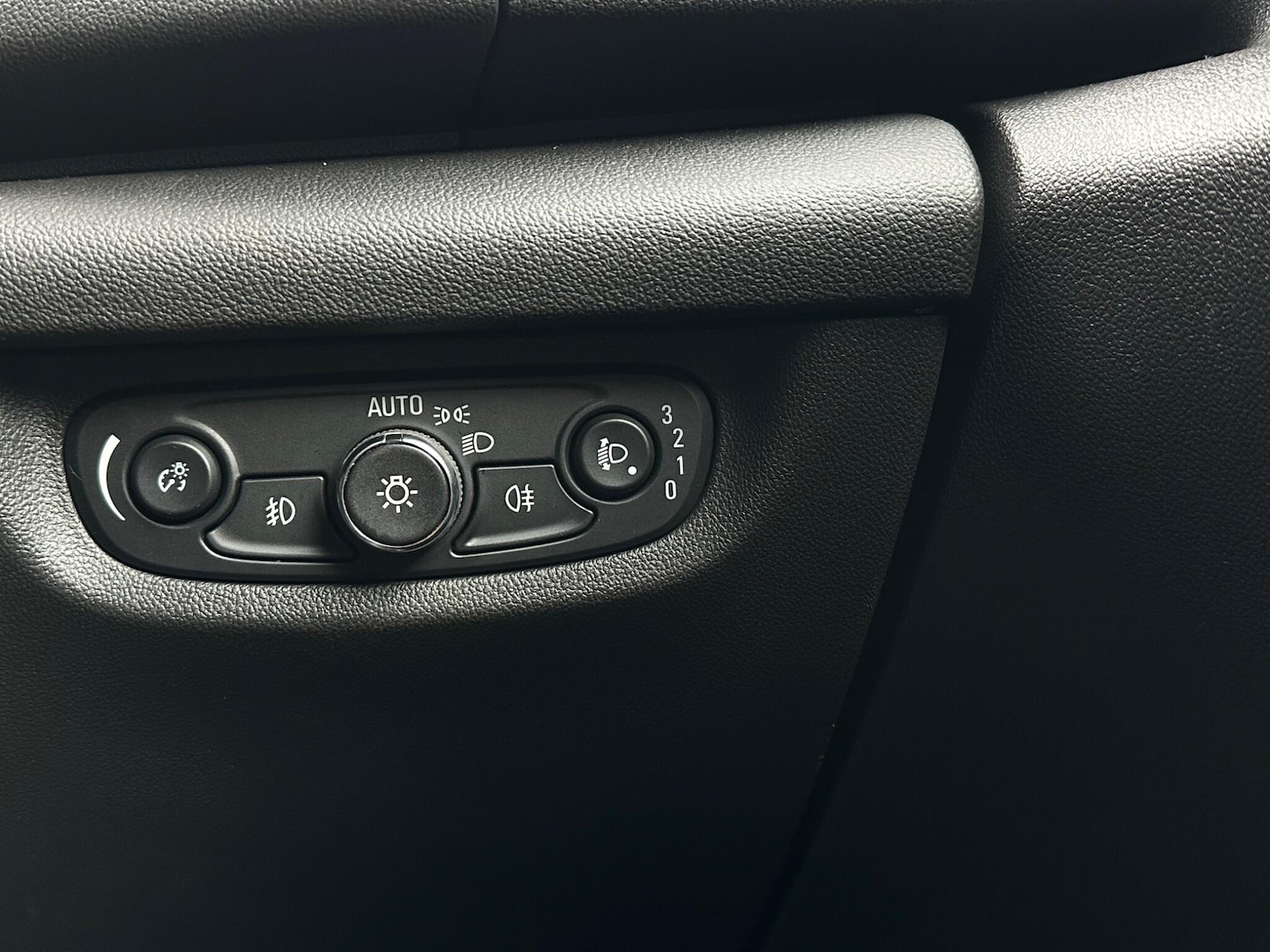 Used Vauxhall Insignia 2017 for sale - 77705044: Photo 28