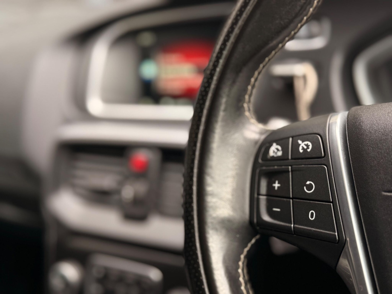 Used Volvo V40 for sale - 77808253: Photo 25