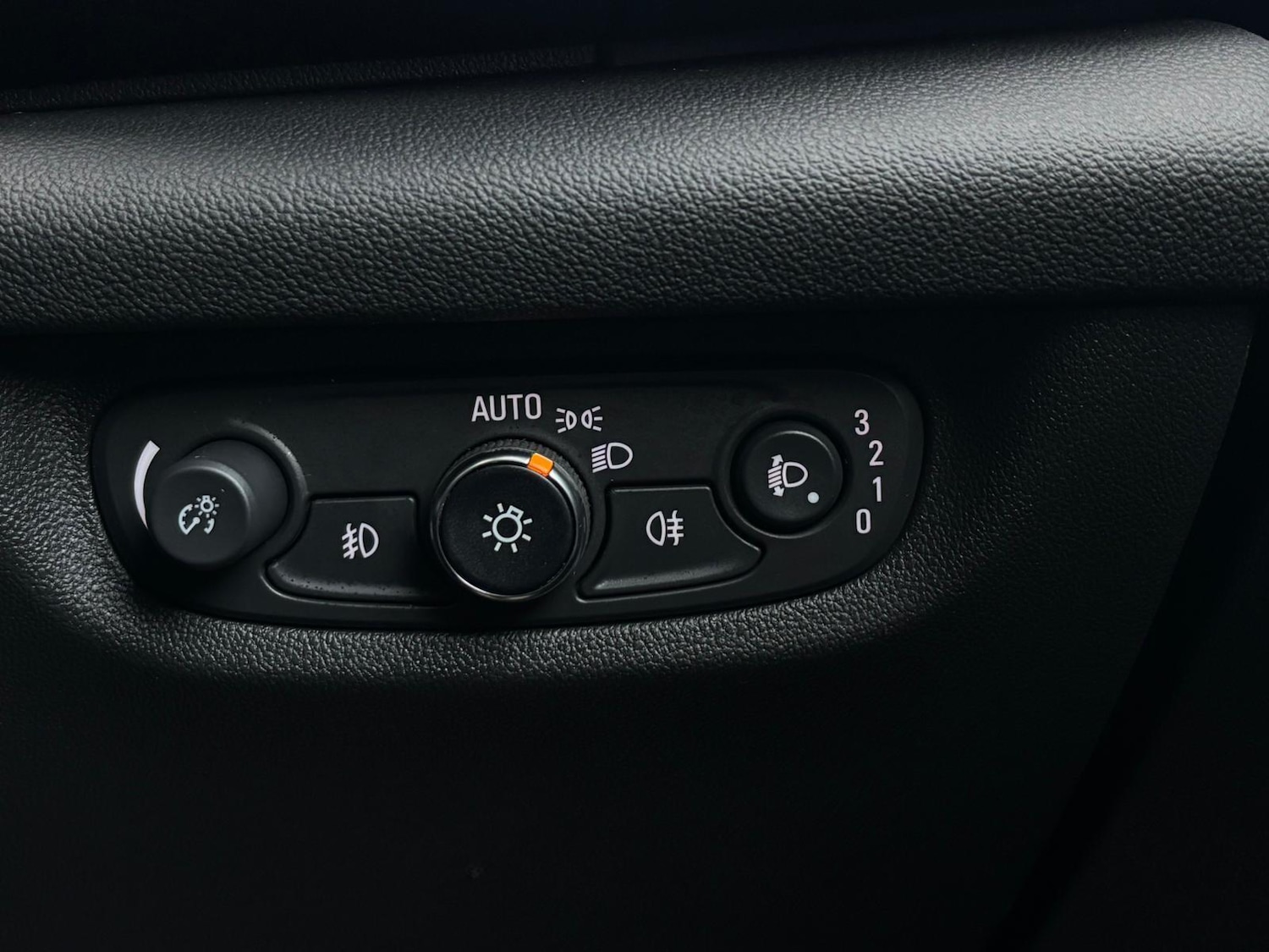 Used Vauxhall Insignia 2018 for sale - 77315079: Photo 30