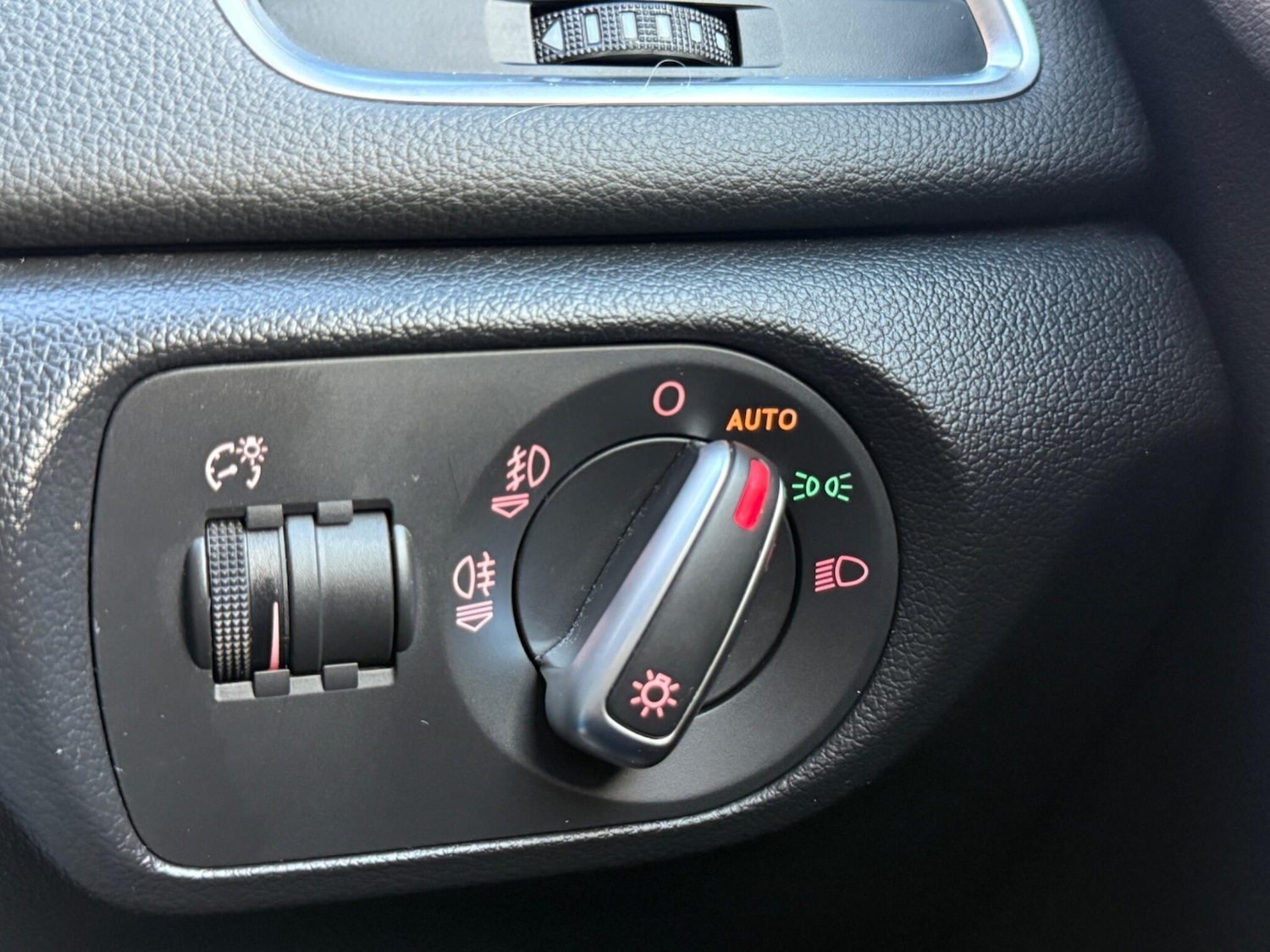 Used Audi Q3 2014 for sale - 76936505: Photo 28