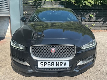 Used Jaguar XE 2018 for sale - 79212549: Photo