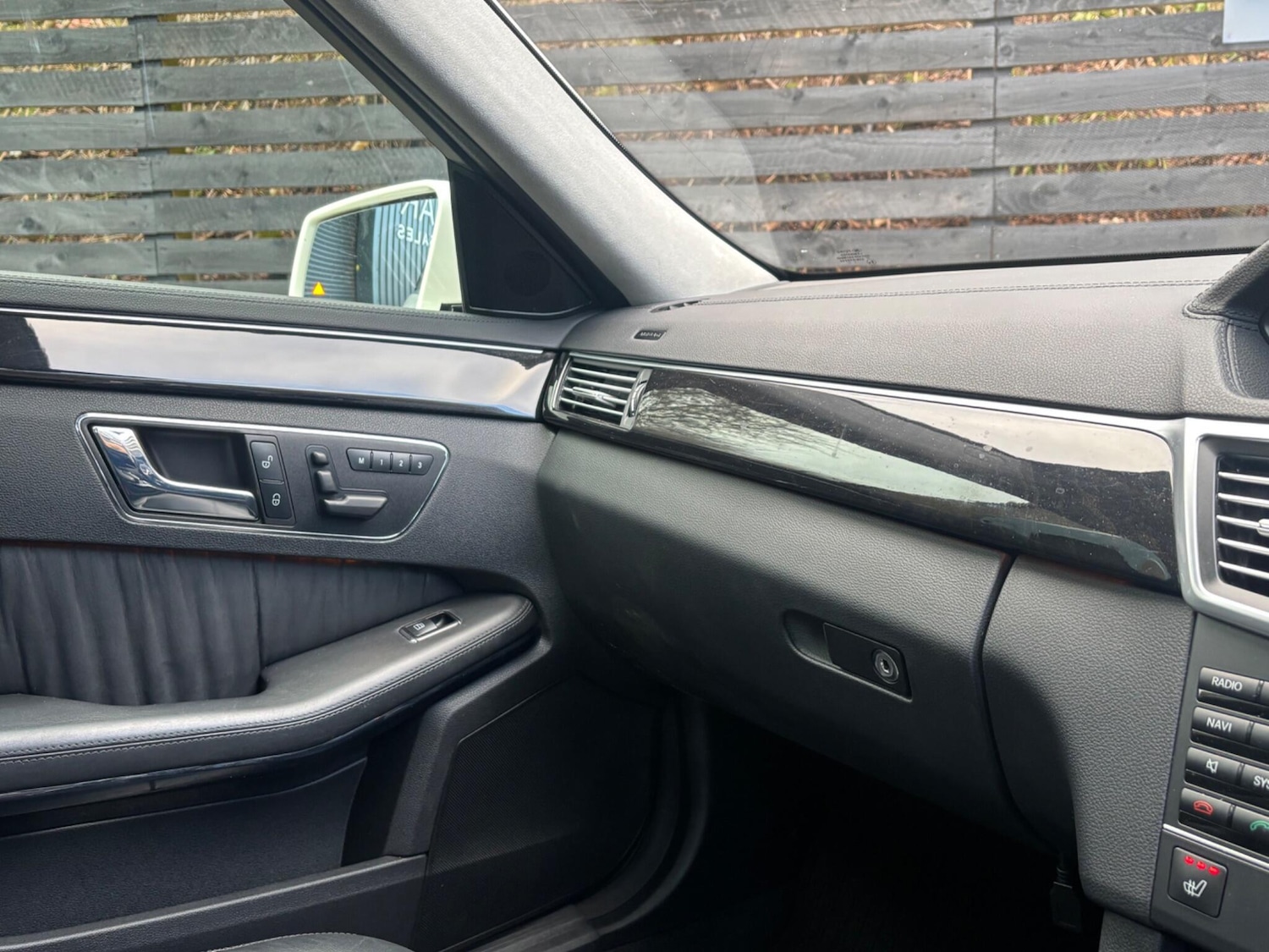 Used Mercedes-Benz E Class 2010 for sale - 76990166: Photo 25