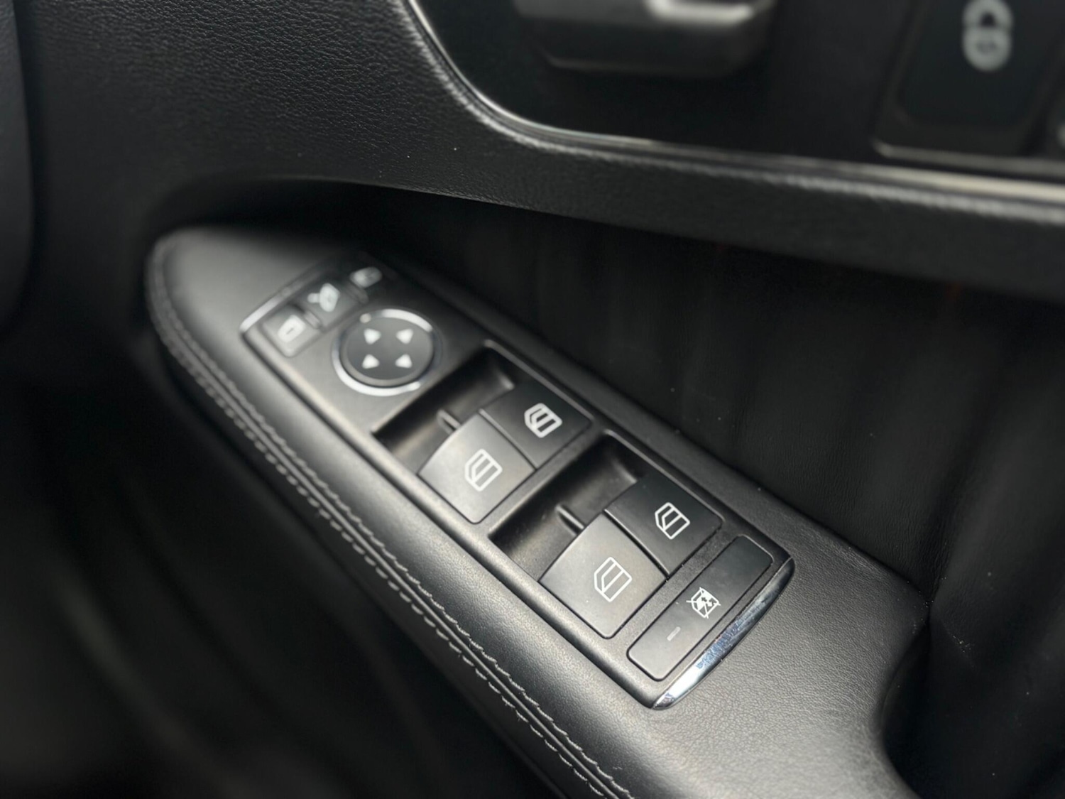 Used Mercedes-Benz E Class 2010 for sale - 76990166: Photo 38