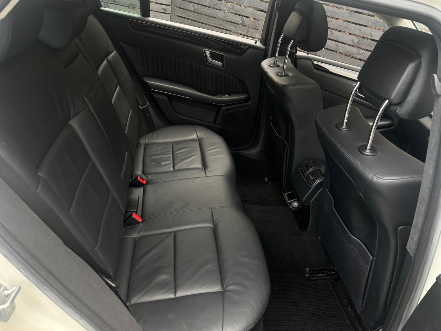 Used Mercedes-Benz E Class 2010 for sale - 76990166: Photo 39