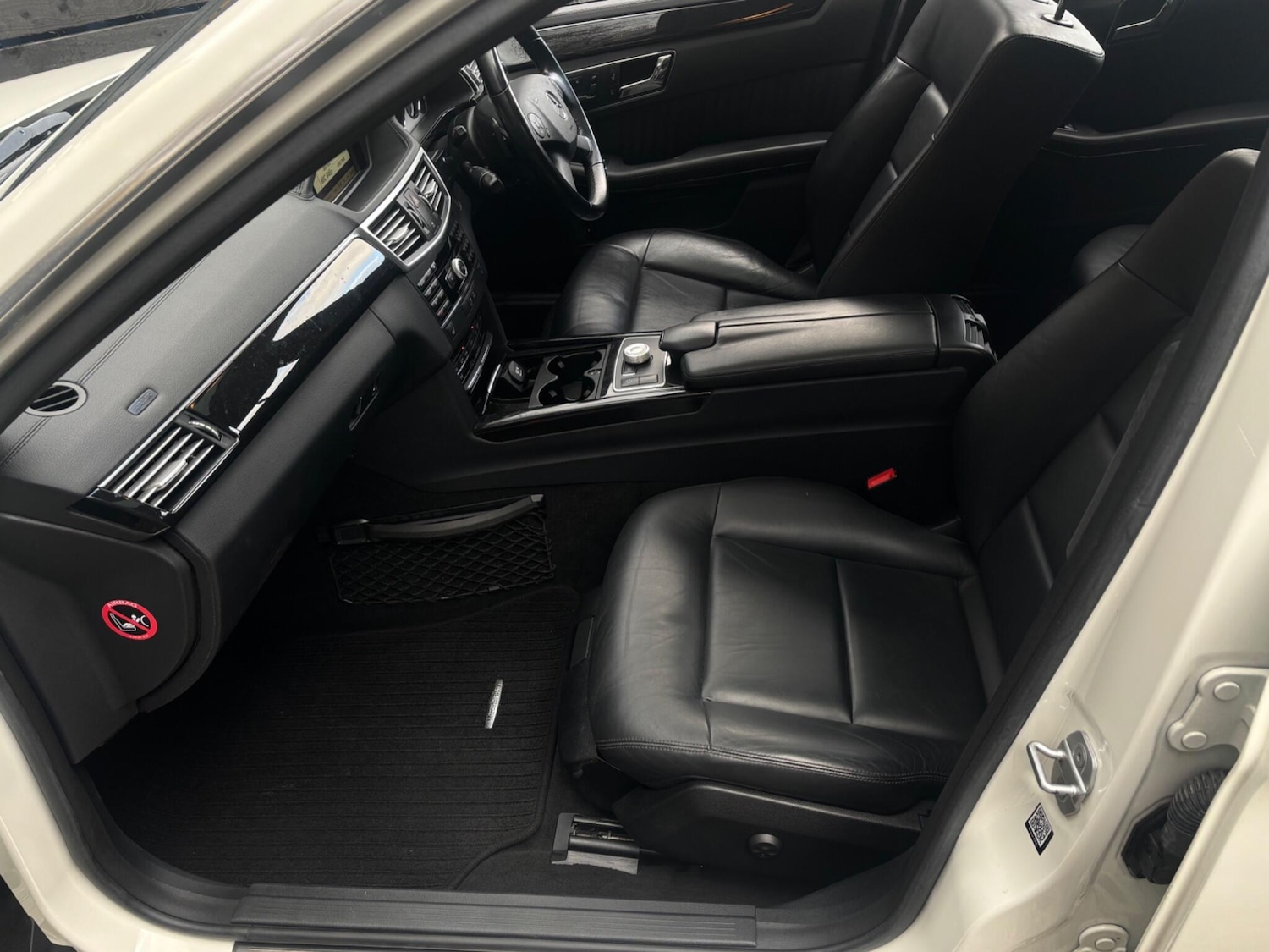 Used Mercedes-Benz E Class 2010 for sale - 76990166: Photo 48