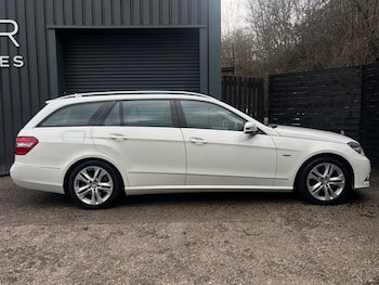 Used Mercedes-Benz E Class 2010 for sale - 76990166: Photo