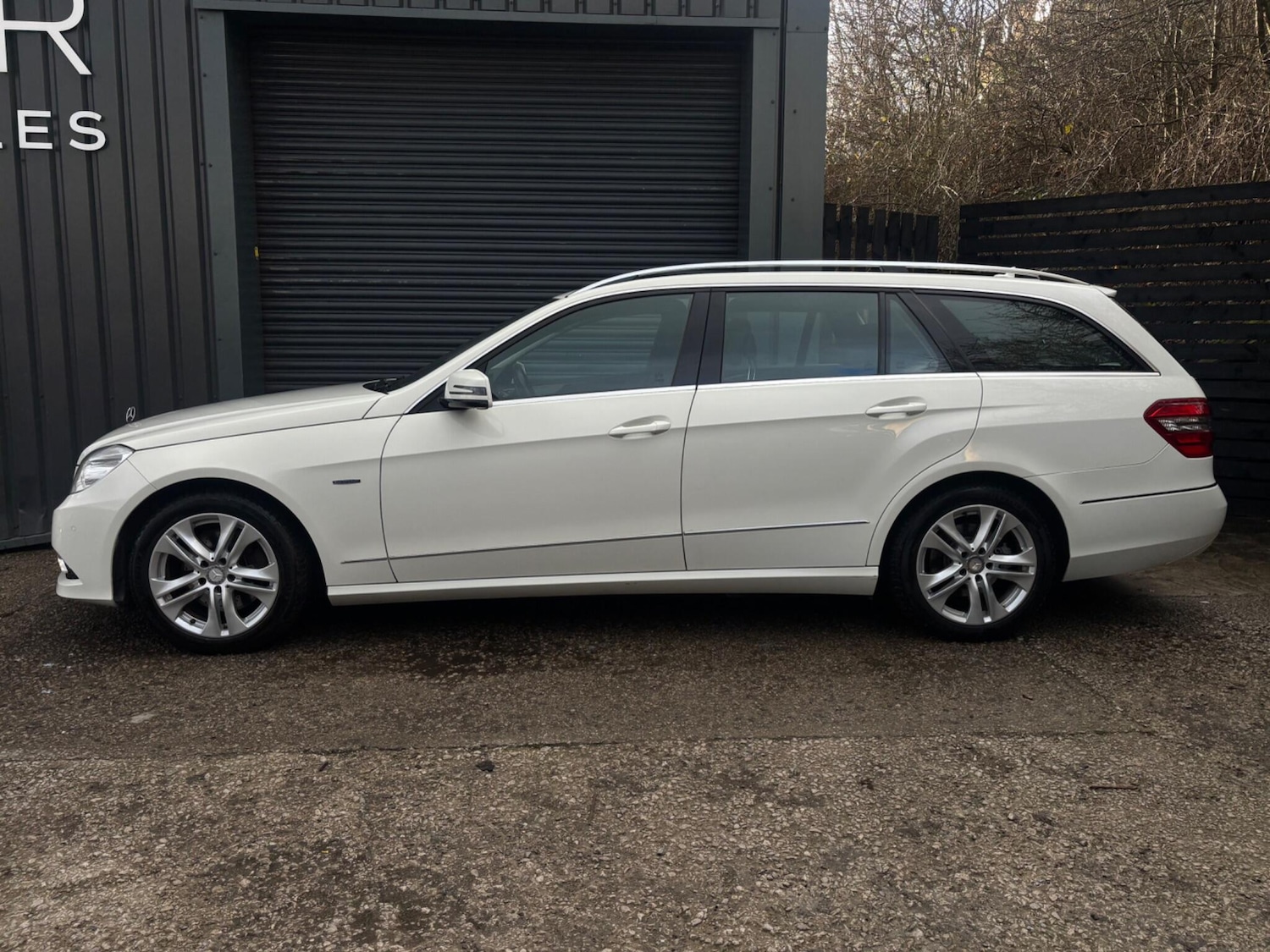 Used Mercedes-Benz E Class 2010 for sale - 76990166: Photo 5