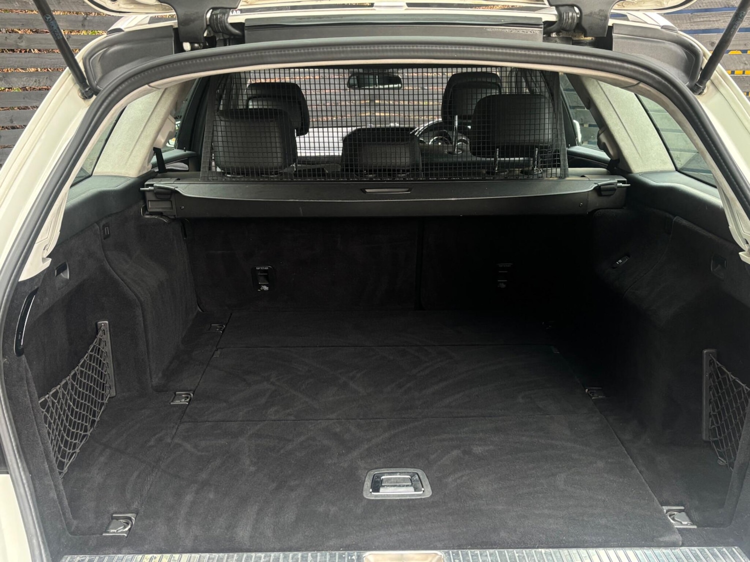 Used Mercedes-Benz E Class 2010 for sale - 76990166: Photo 54