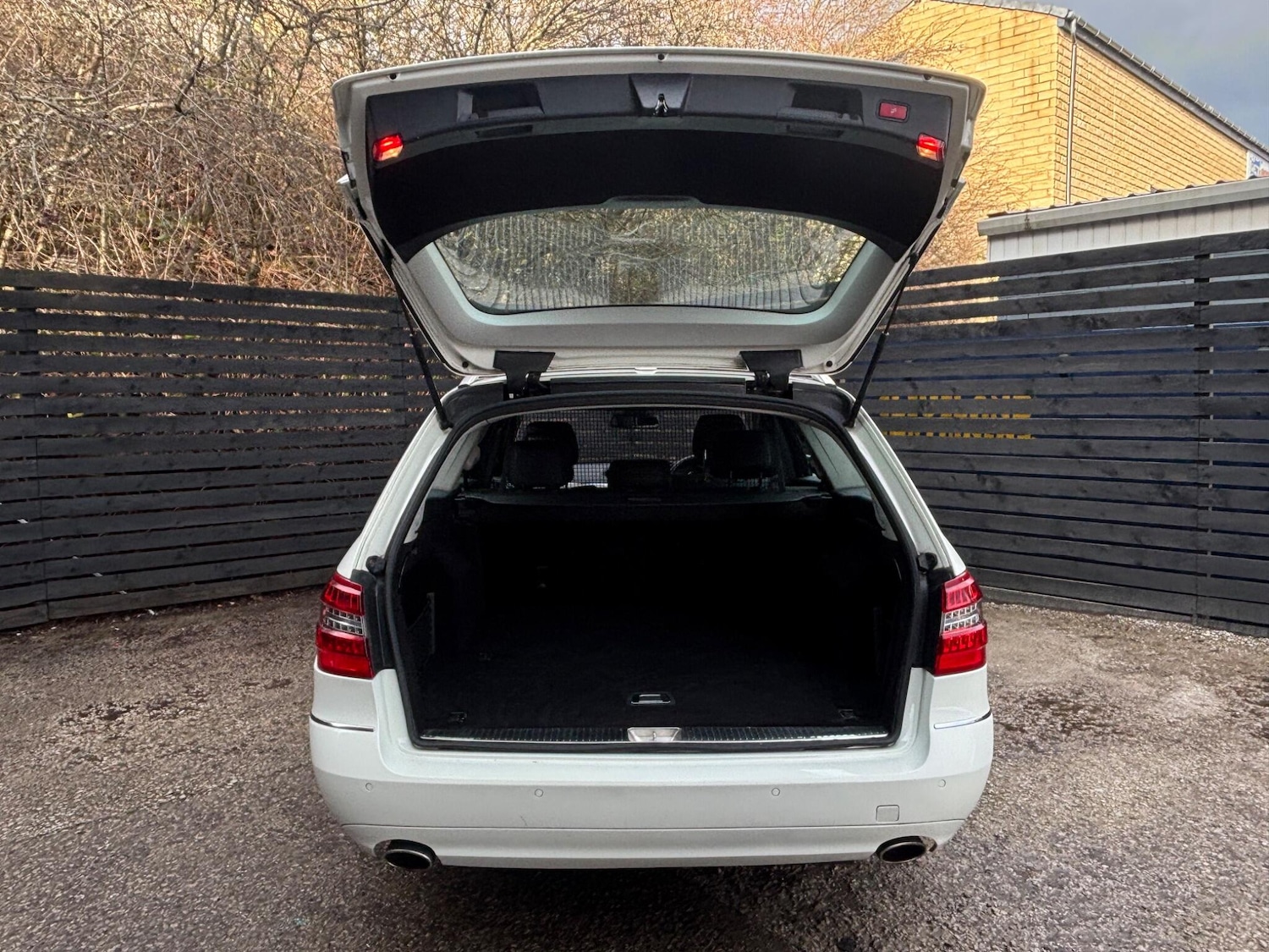 Used Mercedes-Benz E Class 2010 for sale - 76990166: Photo 55