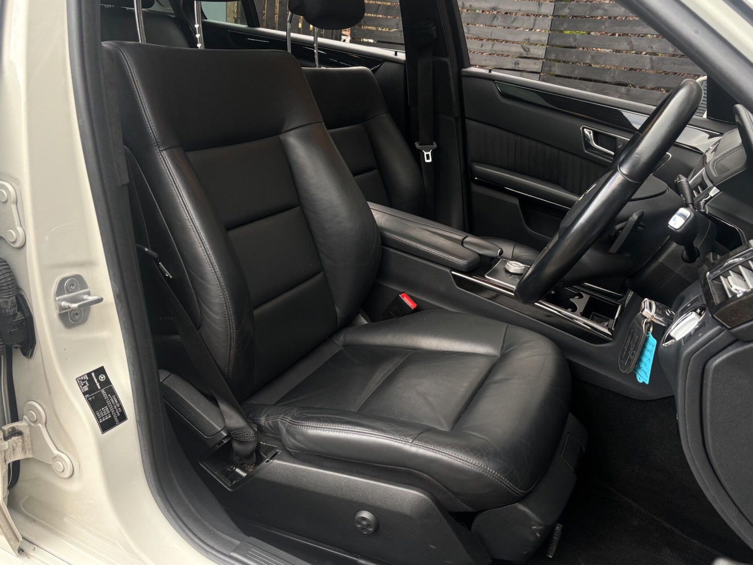 Used Mercedes-Benz E Class 2010 for sale - 76990166: Photo 6