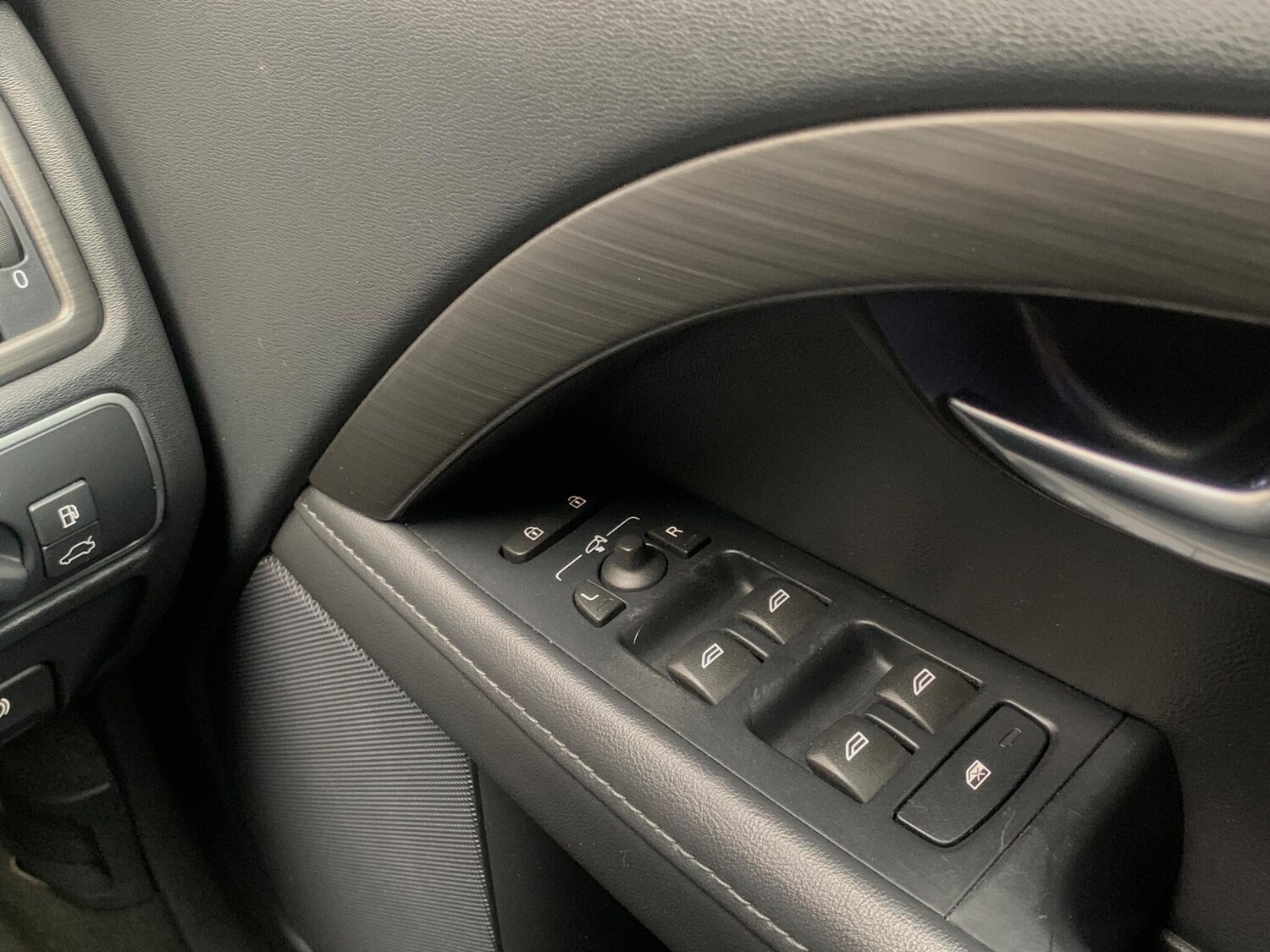 Used Volvo V70 for sale - 77633267: Photo 35