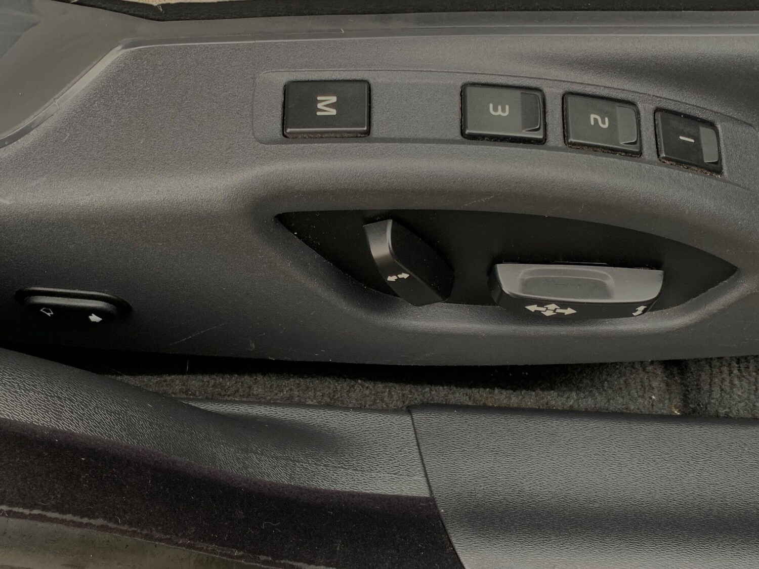 Used Volvo V70 for sale - 77633267: Photo 42