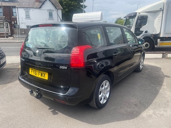 Used Peugeot 5008 2011 for sale - 79537809: Photo