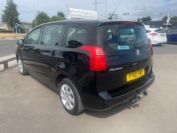 Used Peugeot 5008 2011 for sale - 79537809: Photo