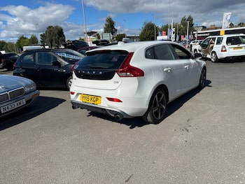 Used Volvo V40 2015 for sale - 79747965: Photo
