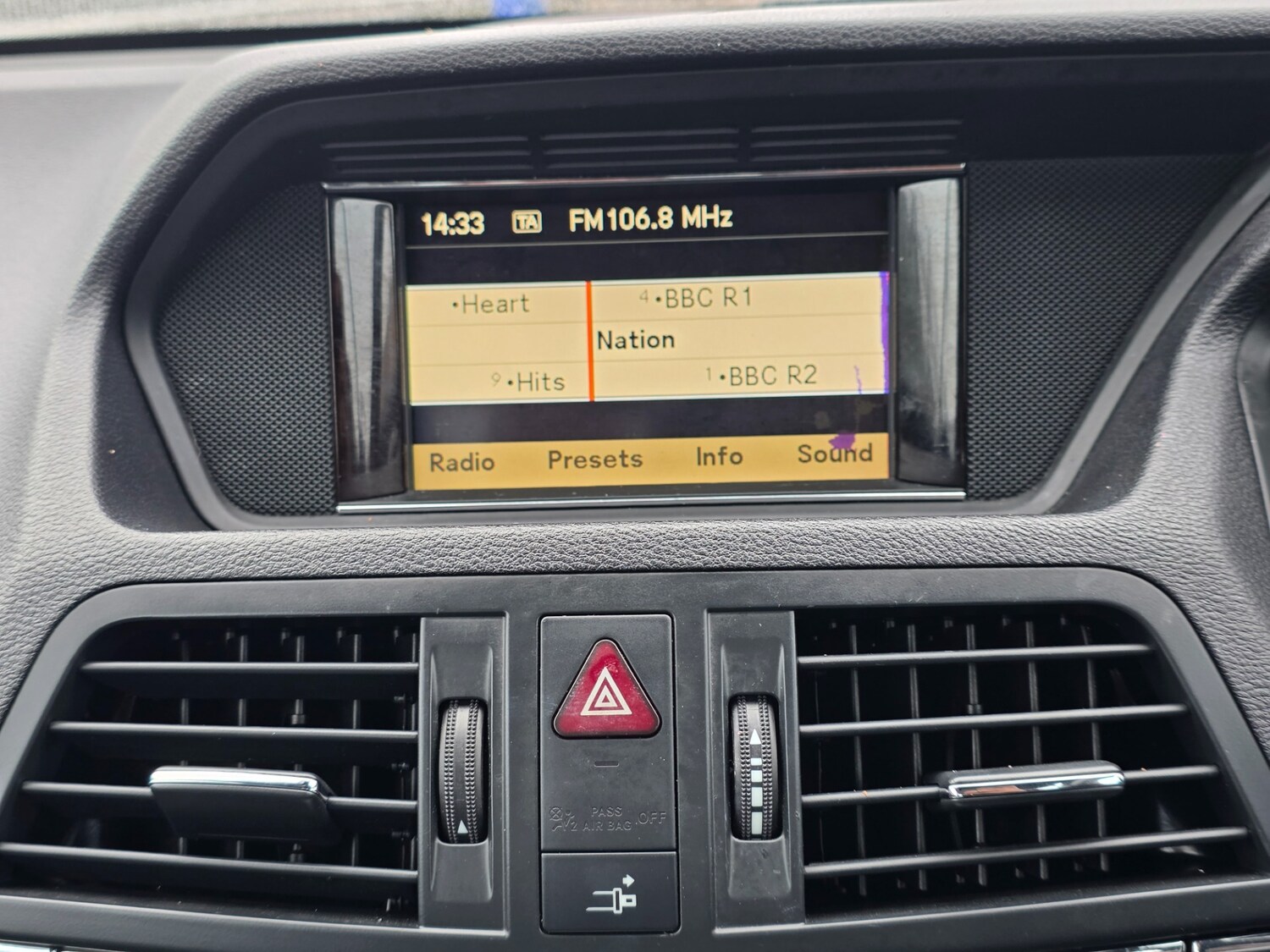 Used Mercedes-Benz E Class 2010 for sale - 77903347: Photo 19