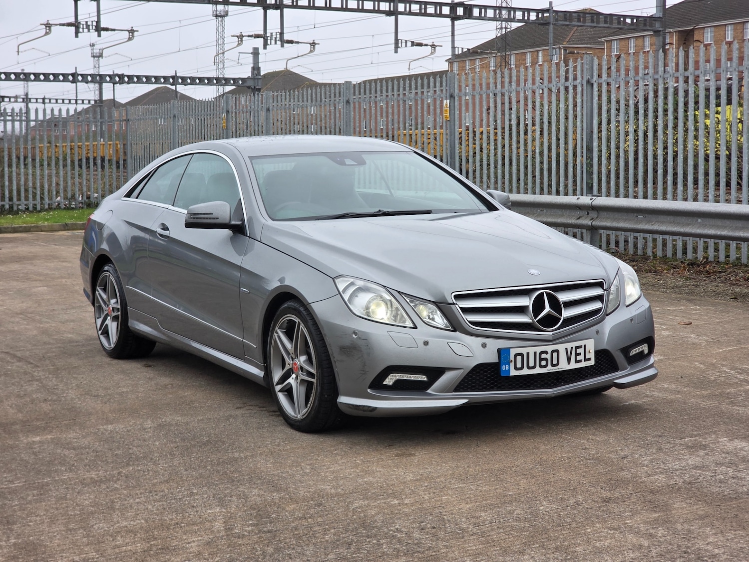 Used Mercedes-Benz E Class 2010 for sale - 77903347: Photo 2