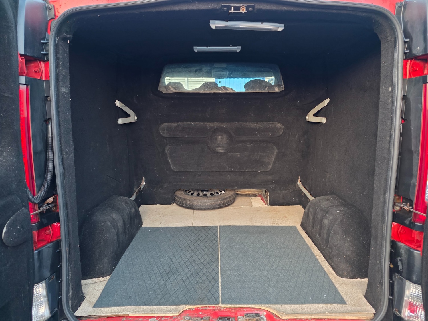 Used Vauxhall Vivaro 2011 for sale - 77979989: Photo 16