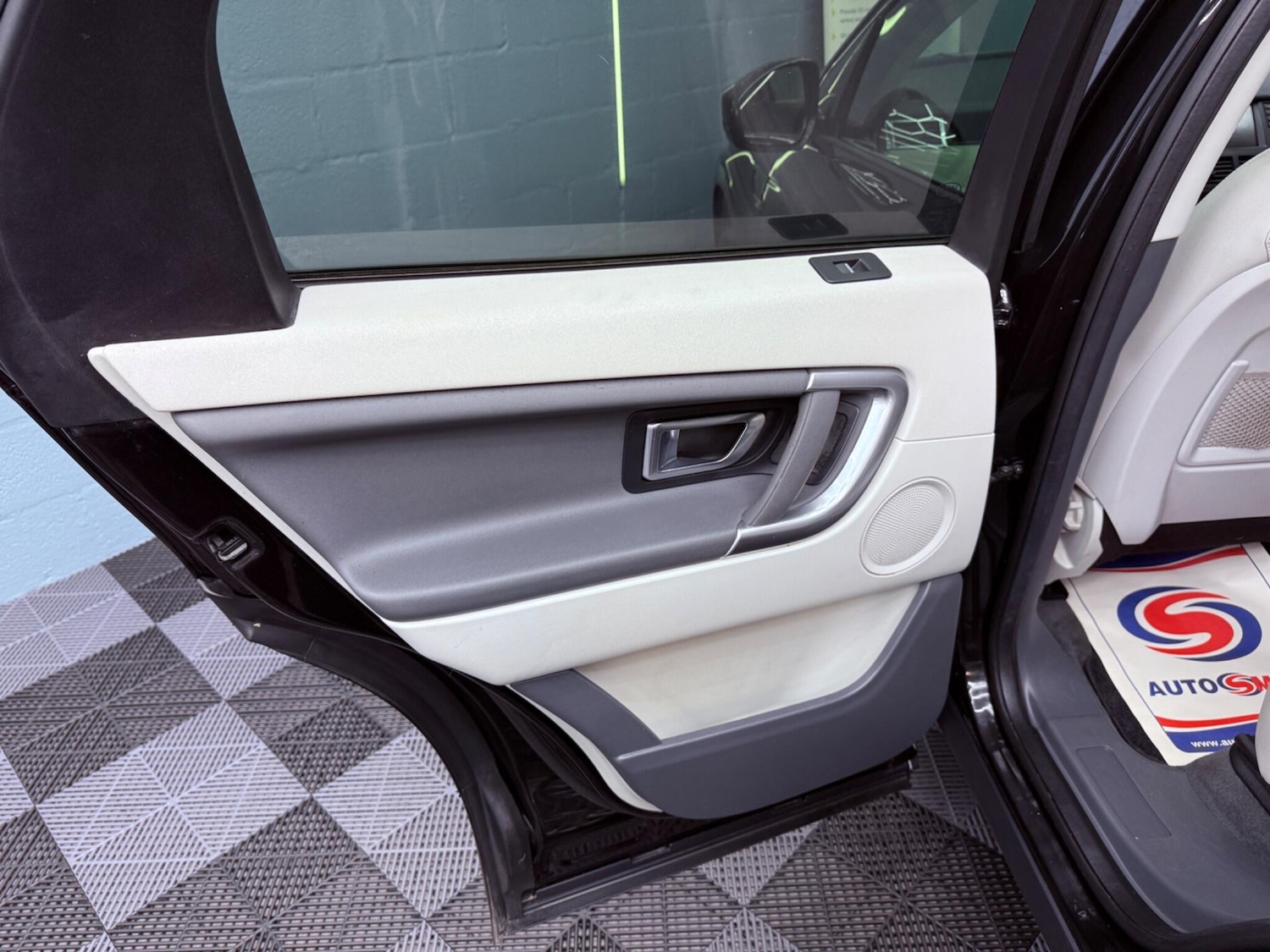 Used Land Rover Discovery Sport for sale - 77769518: Photo 31