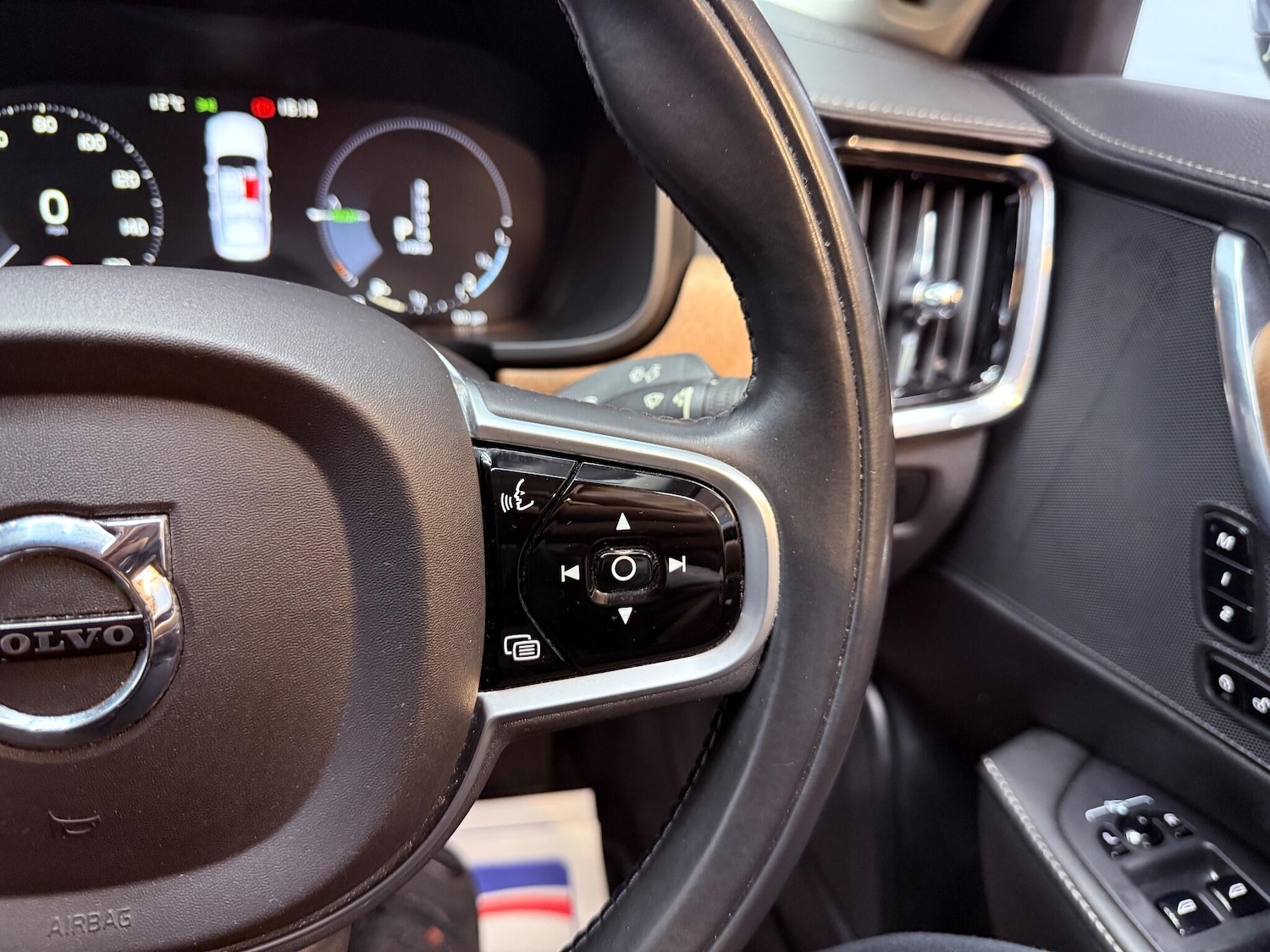 Used Volvo S90 2017 for sale - 76952570: Photo 28