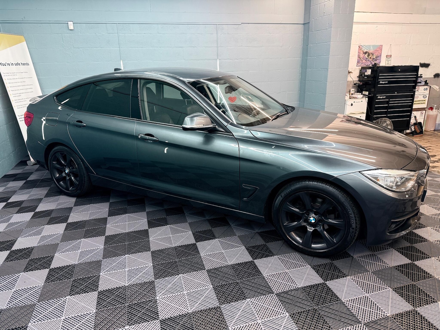 Used BMW 3 Series Gran Turismo 2013 for sale - 76573747: Photo 2