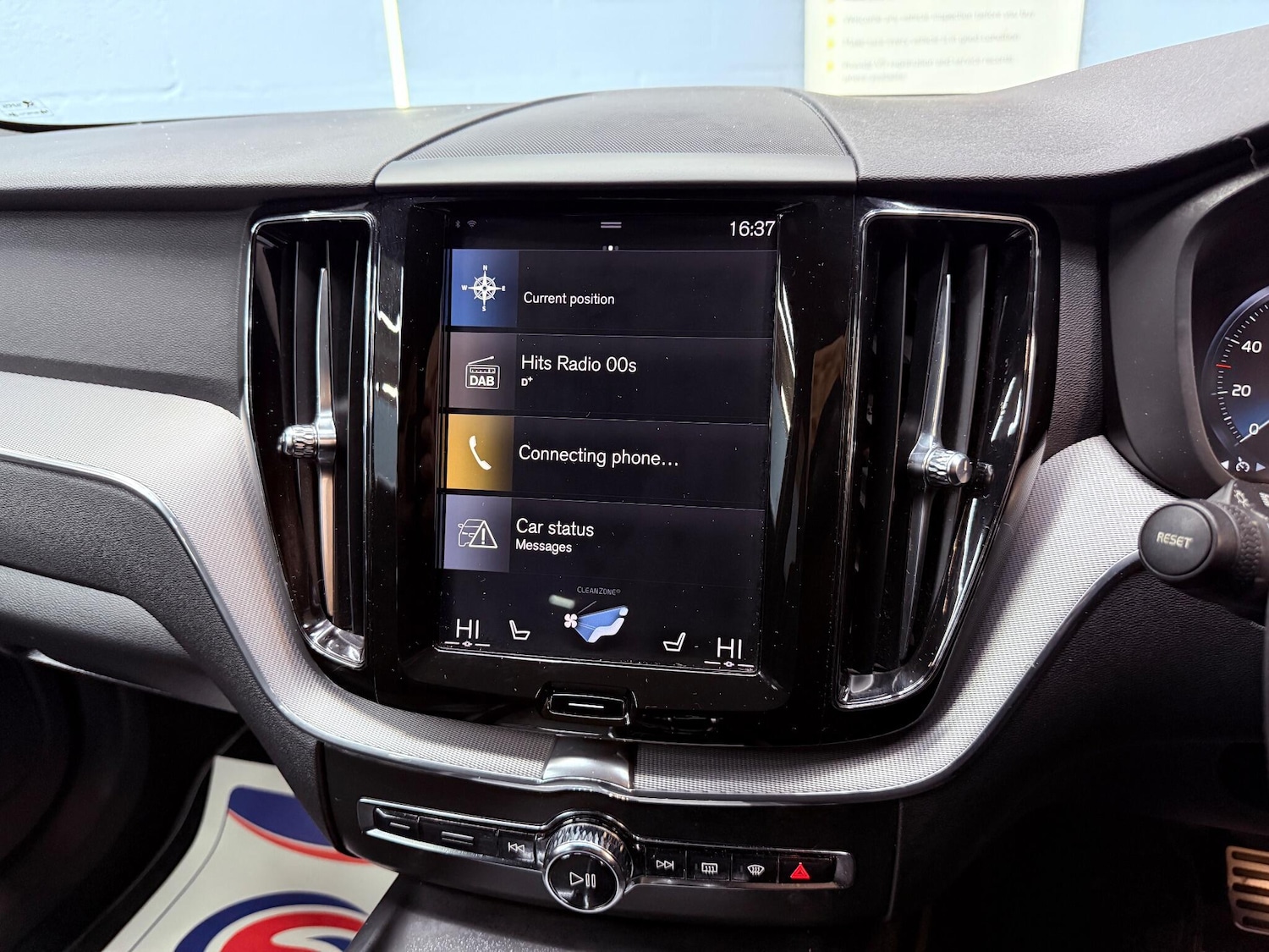 Used Volvo XC60 2018 for sale - 76423869: Photo 15