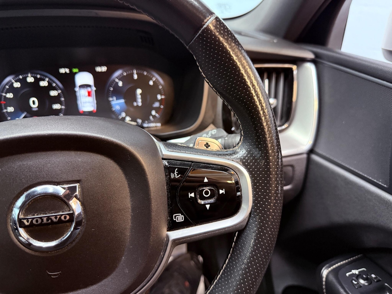 Used Volvo XC60 2018 for sale - 76423869: Photo 19