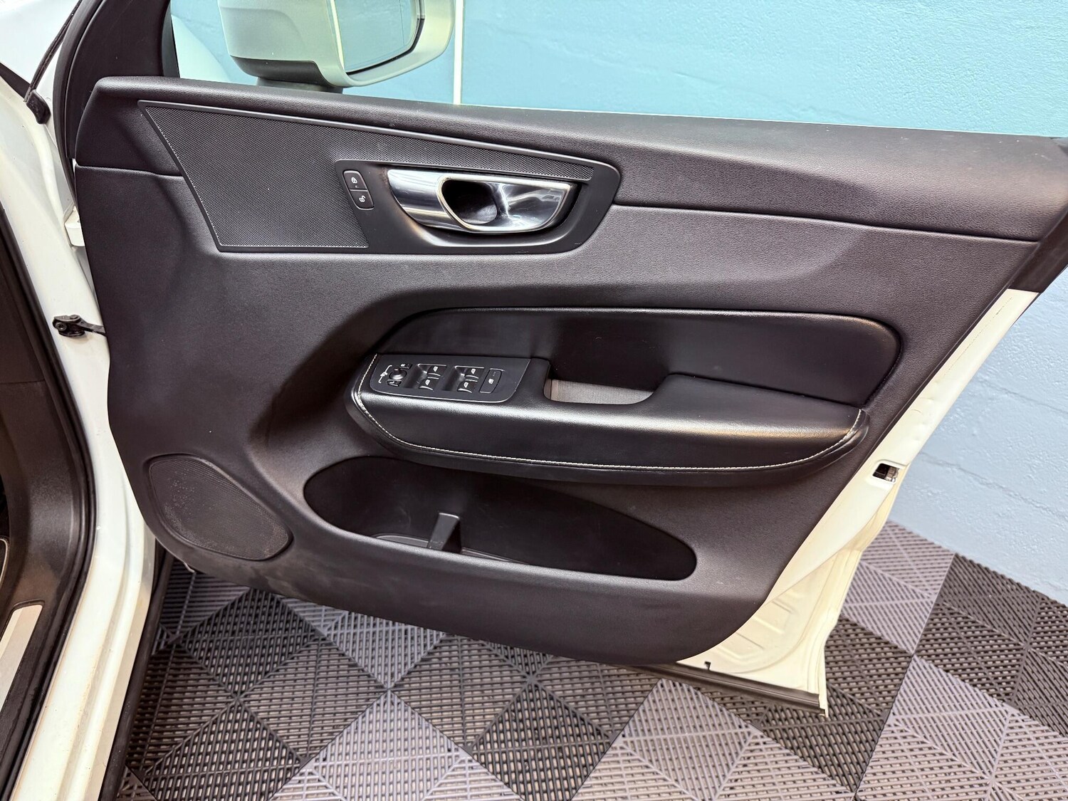 Used Volvo XC60 2018 for sale - 76423869: Photo 46