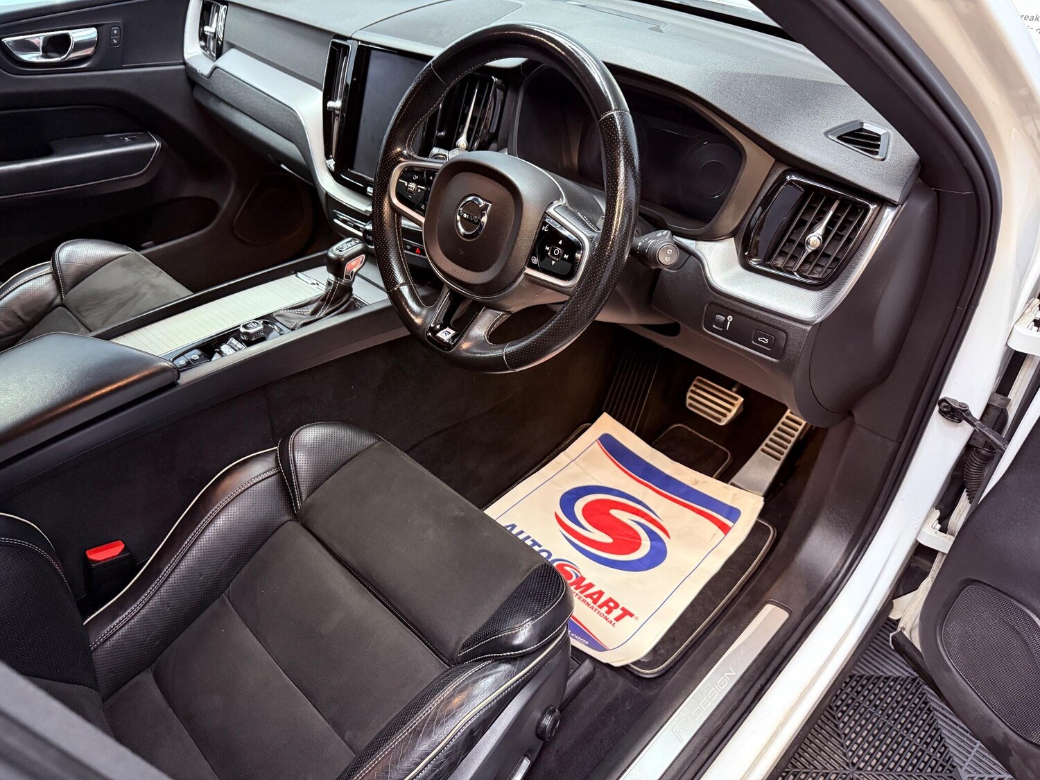 Used Volvo XC60 2018 for sale - 76423869: Photo 51