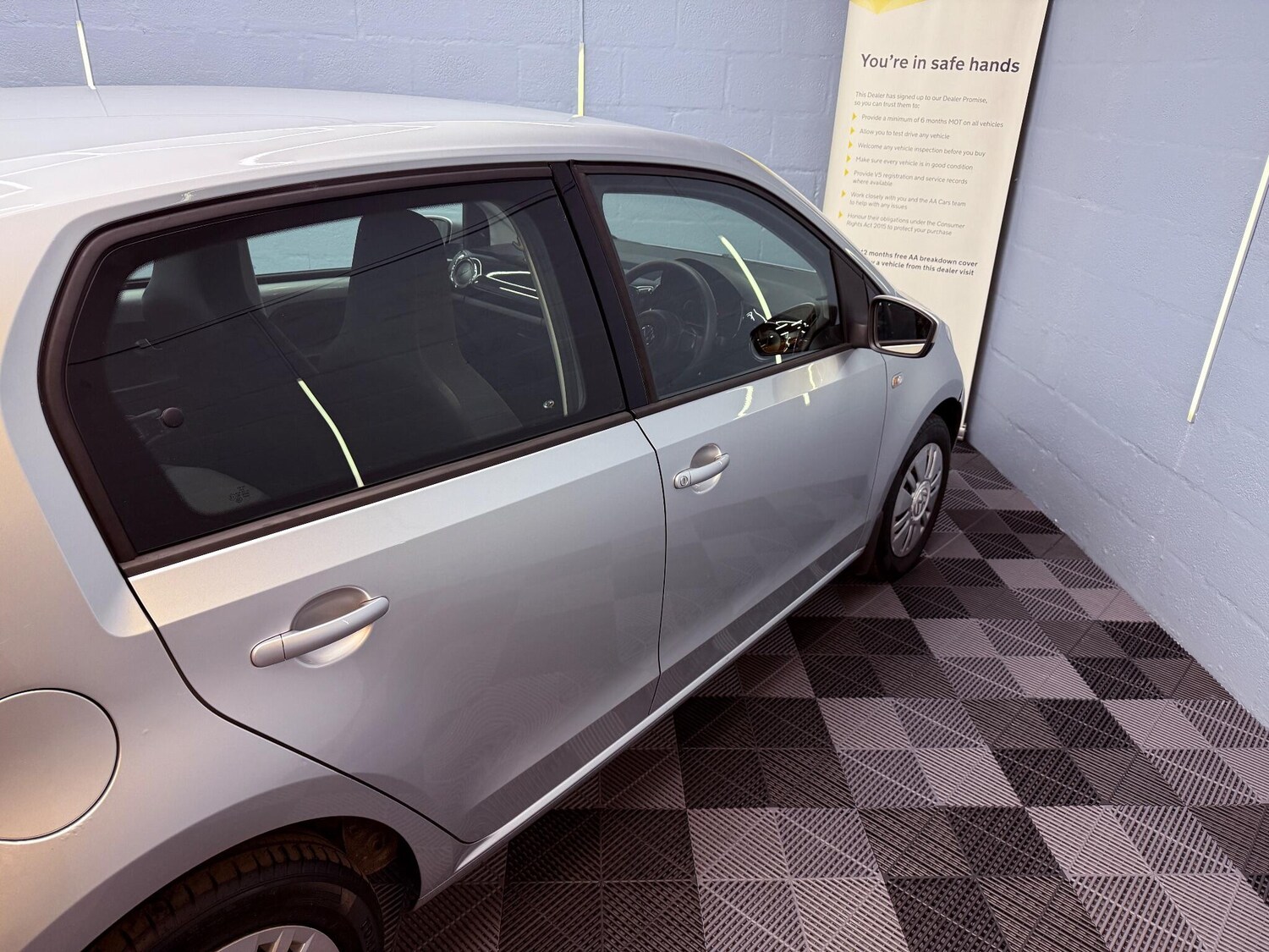 Used Volkswagen up! 2015 for sale - 75978118: Photo 28