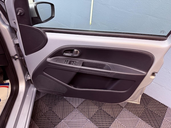 Used Volkswagen up! 2015 for sale - 75978118: Photo 29