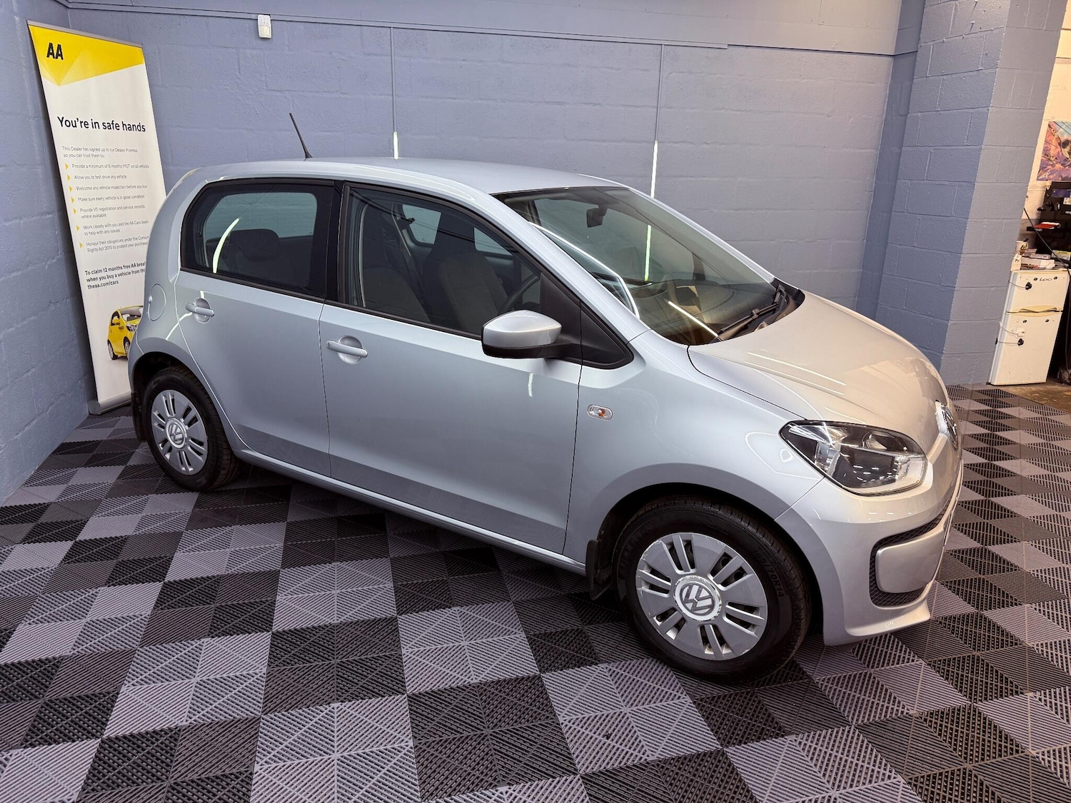 Used Volkswagen up! 2015 for sale - 75978118: Photo 3
