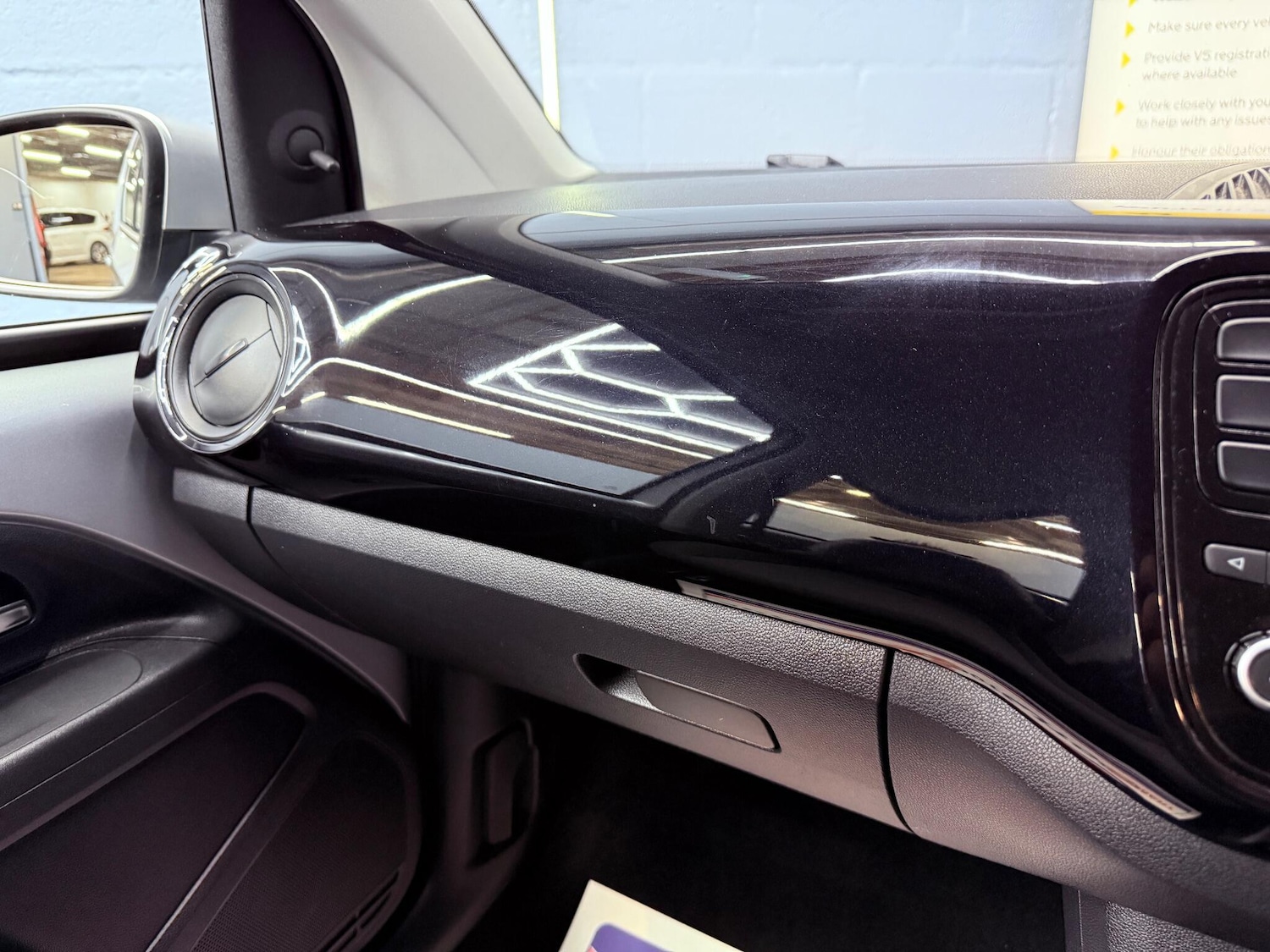 Used Volkswagen up! 2015 for sale - 75978118: Photo 8