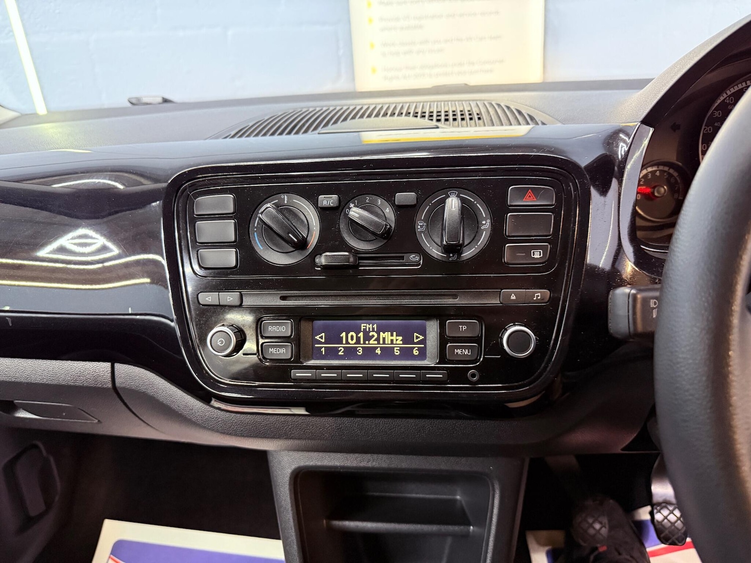 Used Volkswagen up! 2015 for sale - 75978118: Photo 9