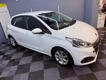 Used Peugeot 208 2017 for sale - 76002495: Photo 2