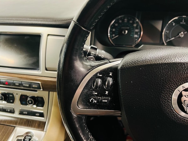 Used Jaguar XF 2012 for sale - 74680379: Photo 14