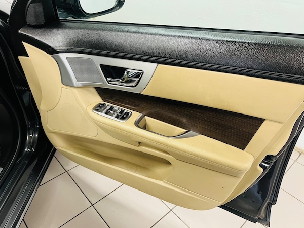 Used Jaguar XF 2012 for sale - 74680379: Photo 16