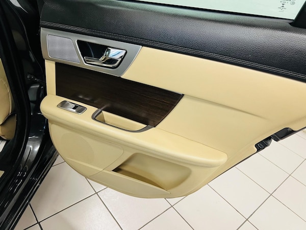 Used Jaguar XF 2012 for sale - 74680379: Photo 17