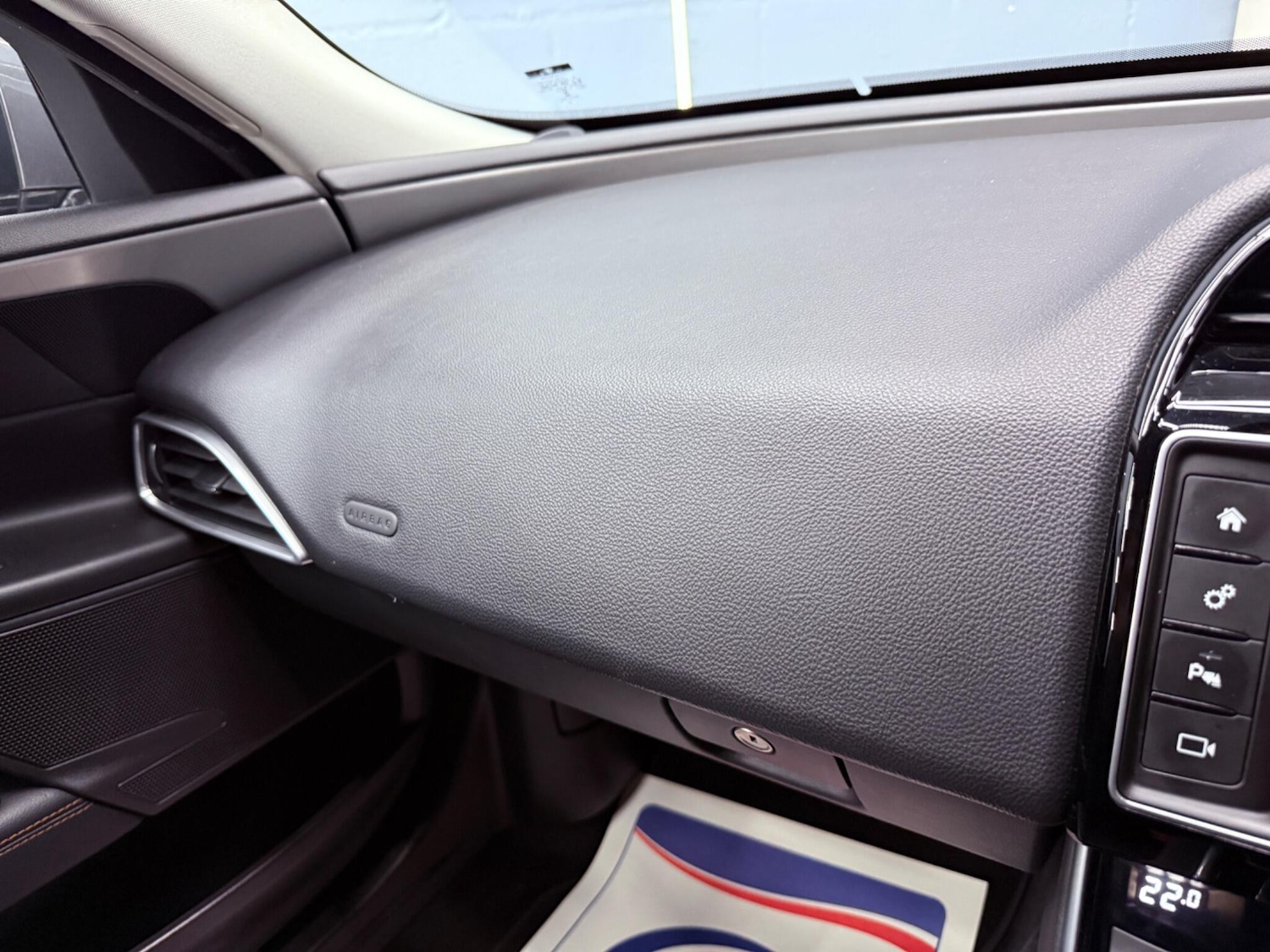 Used Jaguar XE 2016 for sale - 77793869: Photo 17