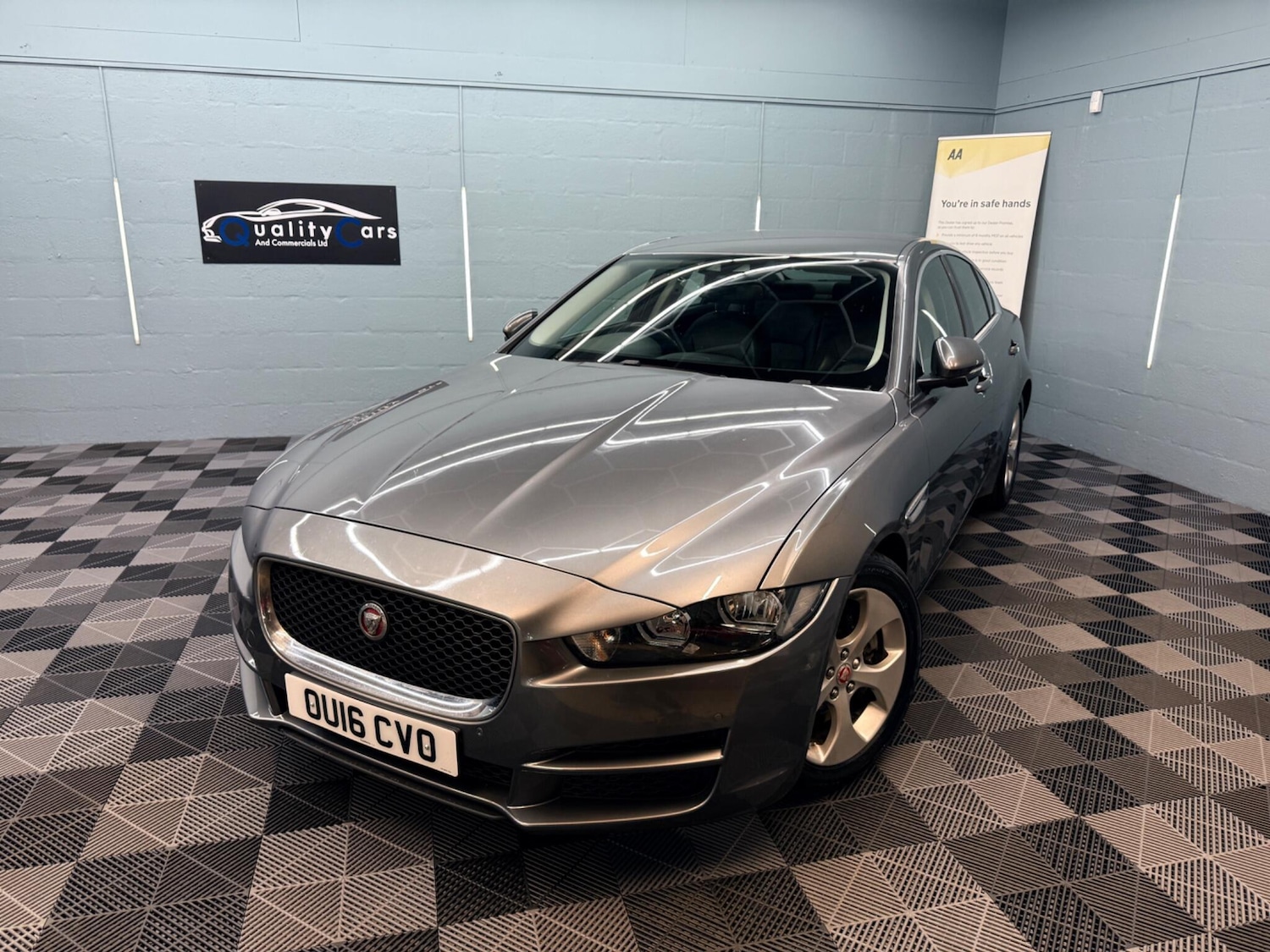 Used Jaguar XE 2016 for sale - 77793869: Photo 2