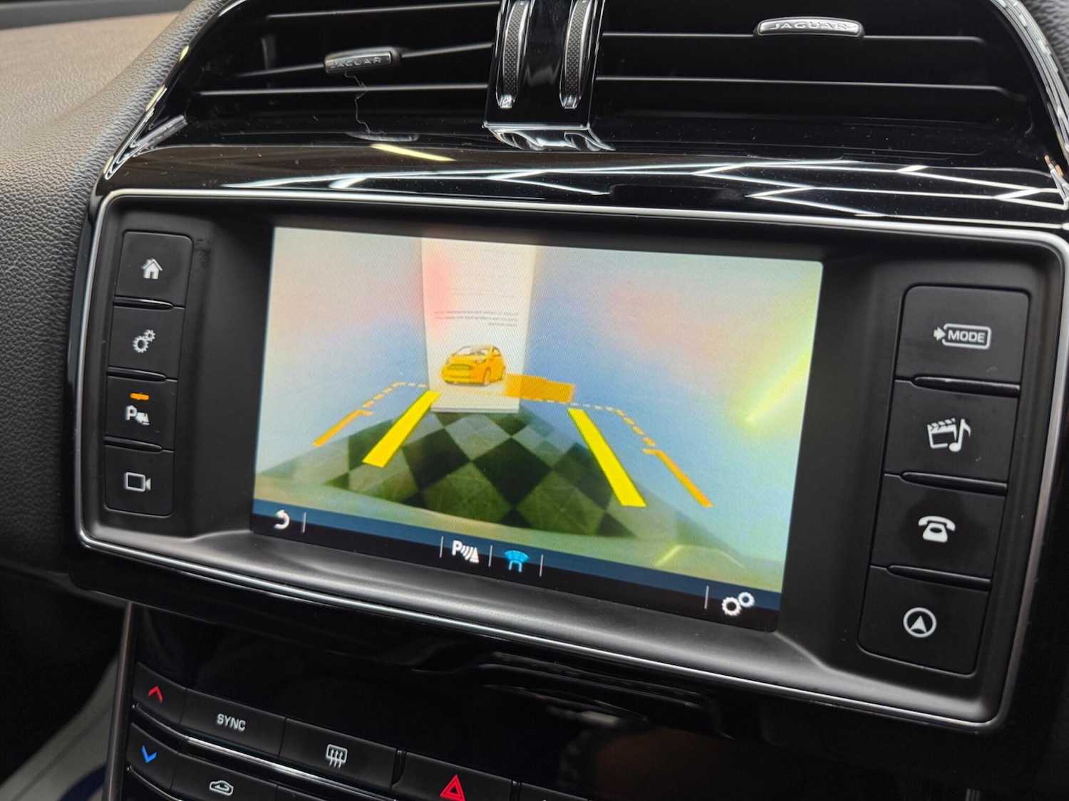 Used Jaguar XE 2016 for sale - 77793869: Photo 9