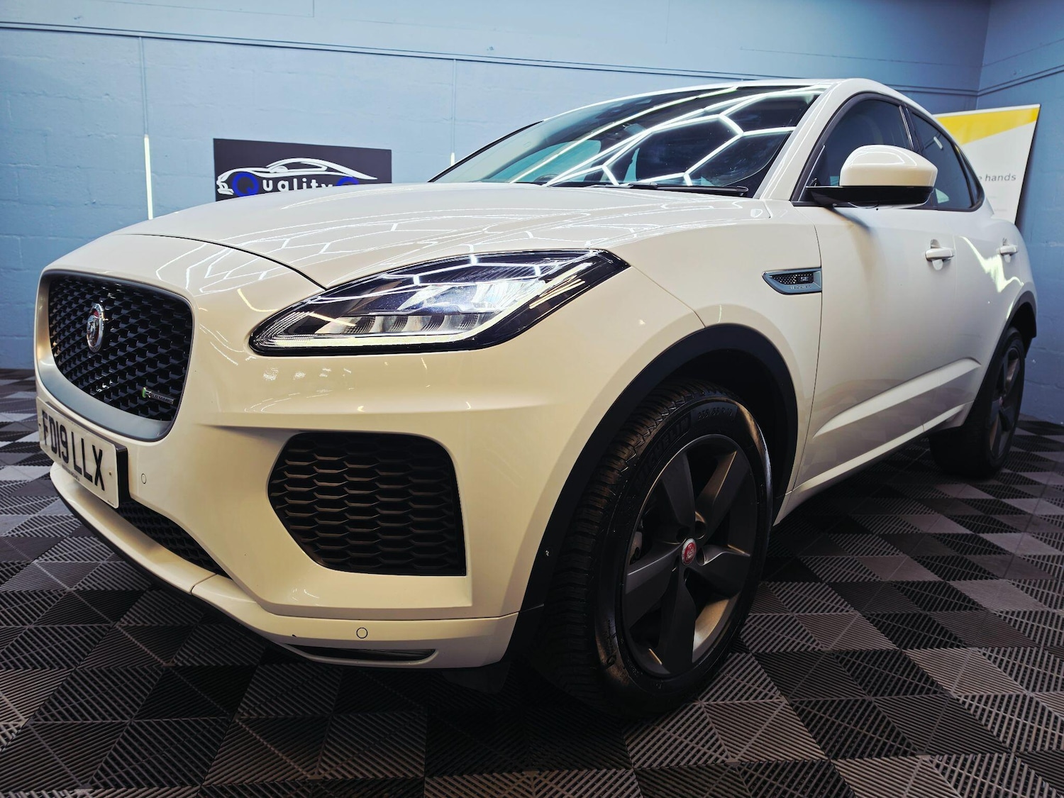 Used Jaguar E-Pace 2019 for sale - 78148362: Photo 4