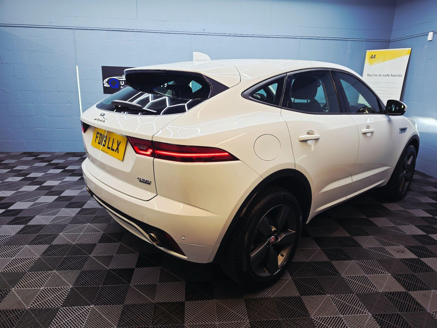 Used Jaguar E-Pace 2019 for sale - 78148362: Photo 8