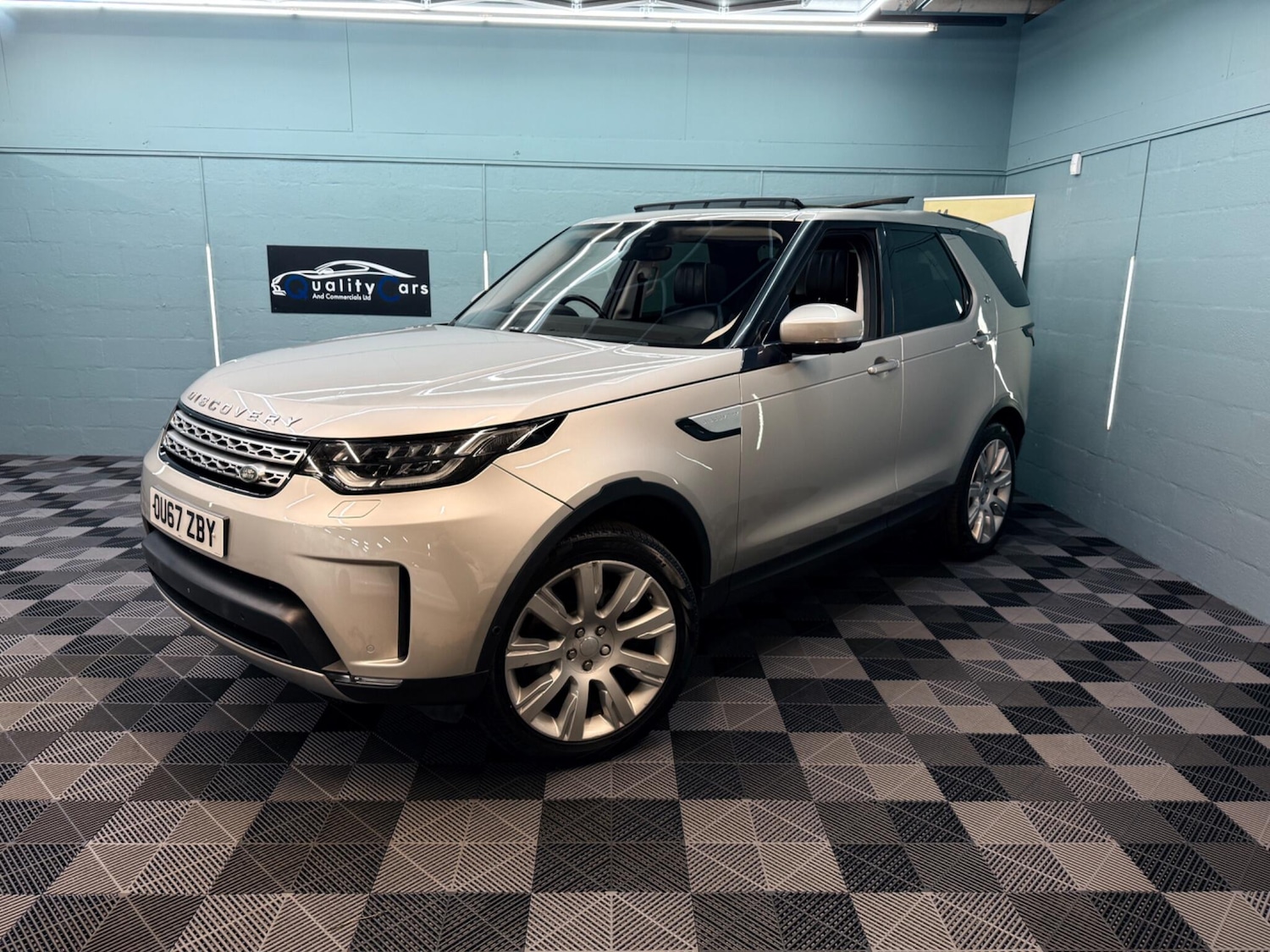 Used Land Rover Discovery 2017 for sale - 77386572: Photo 2