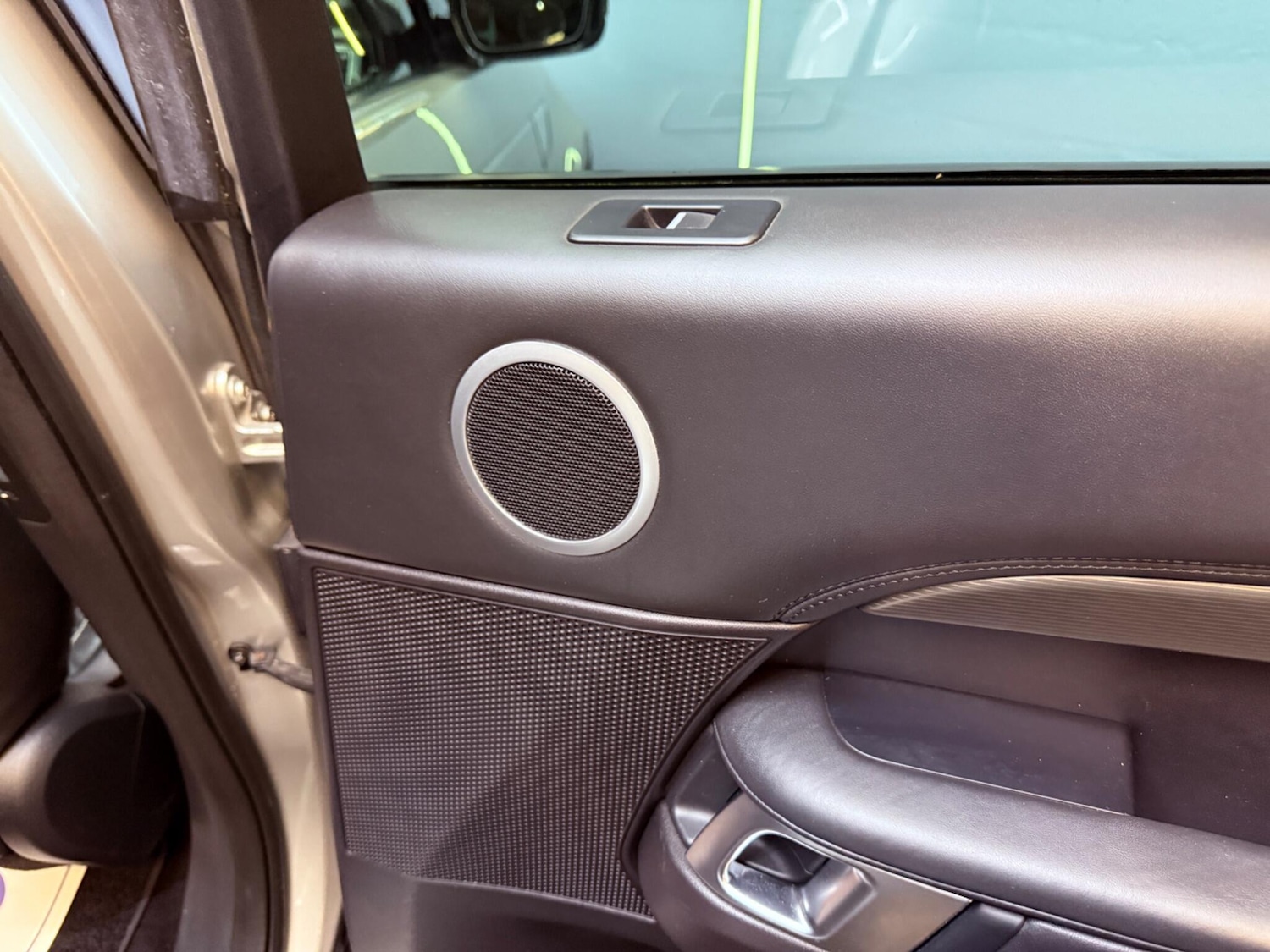 Used Land Rover Discovery 2017 for sale - 77386572: Photo 52