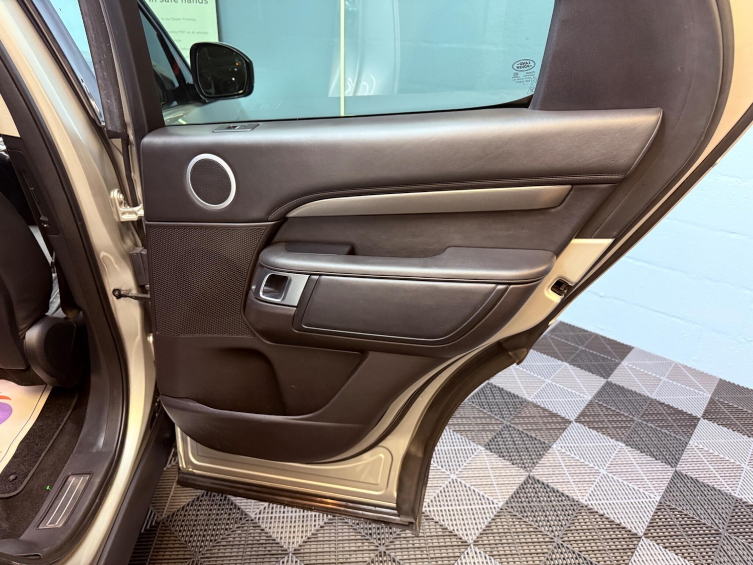 Used Land Rover Discovery 2017 for sale - 77386572: Photo 53