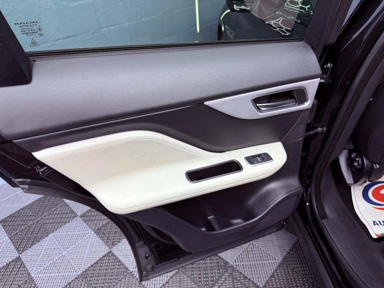 Used Jaguar F-Pace for sale - 77510813: Photo 35